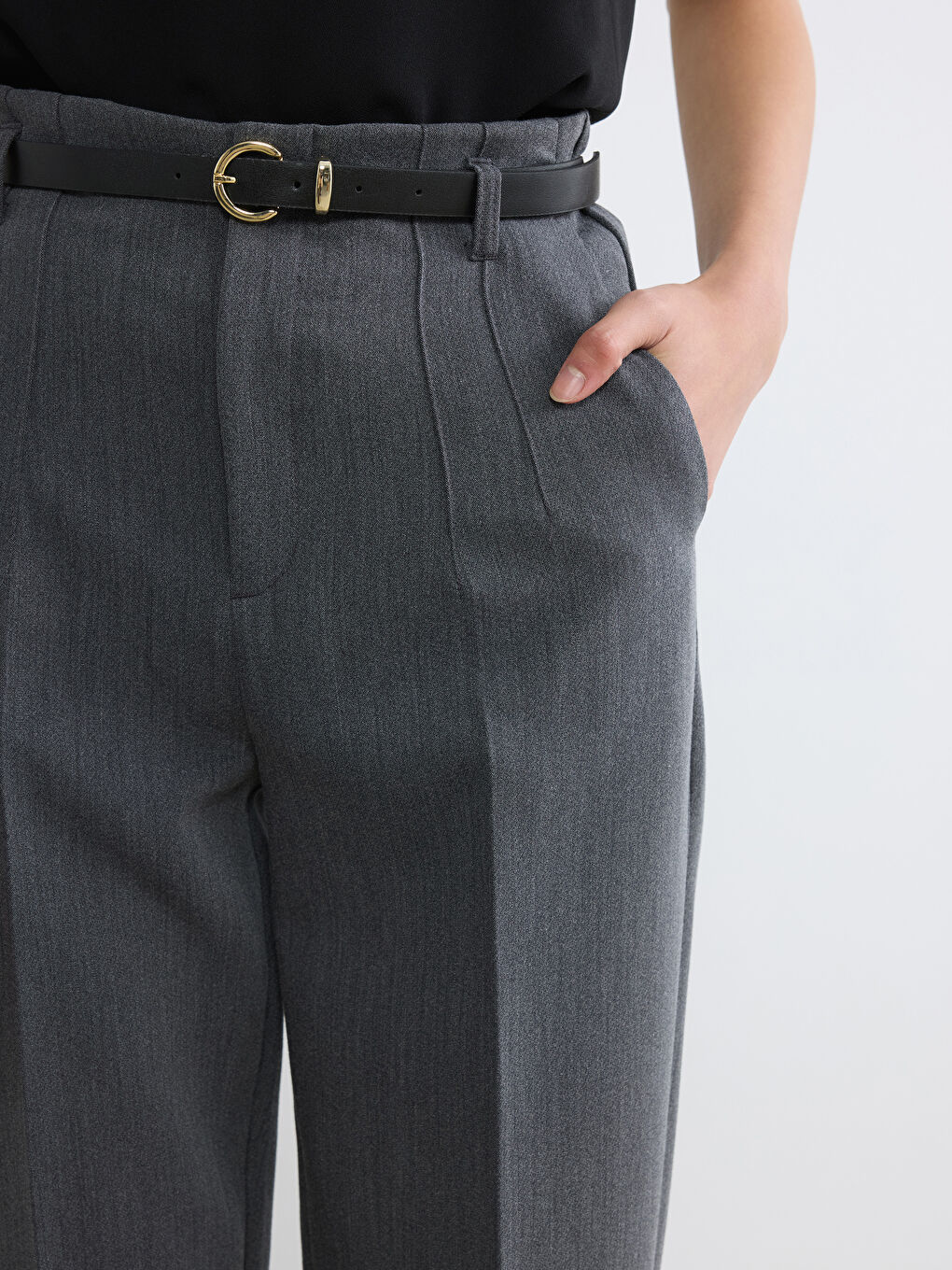 Gri Beli Kemerli Kadın Pileli Kumaş Pantolon	-2