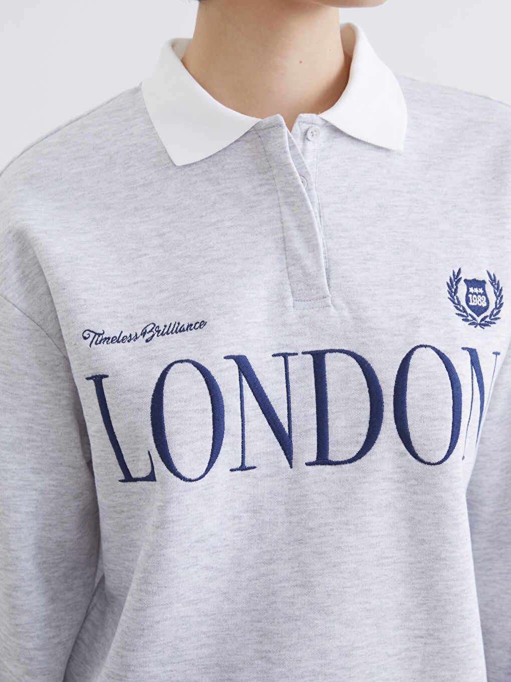 Gri Gömlek Yaka London Baskılı Kadın Kalın Sweatshirt-2