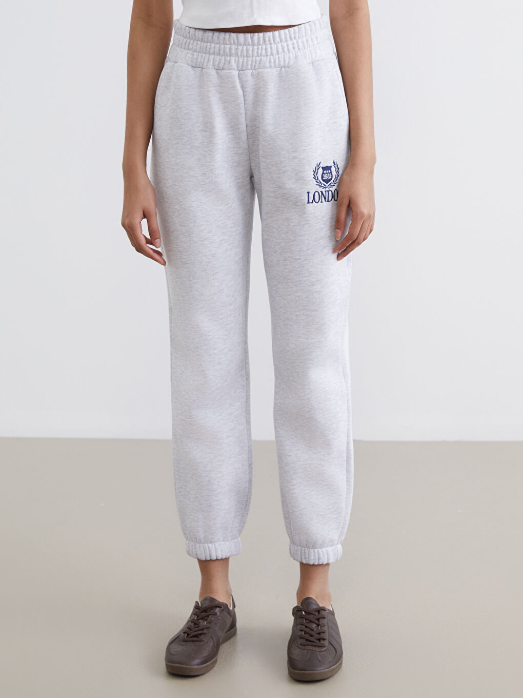 Gri London Nakışlı Kadın Kalın Jogger Eşofman Altı-1