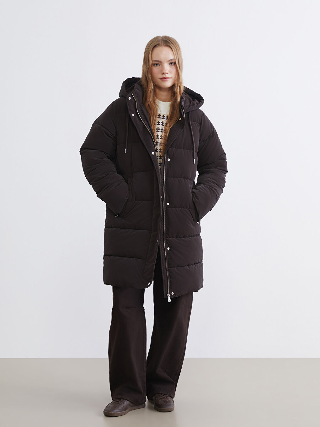 Kahverengi Kapüşonlu Kadın Şişme Mont-1