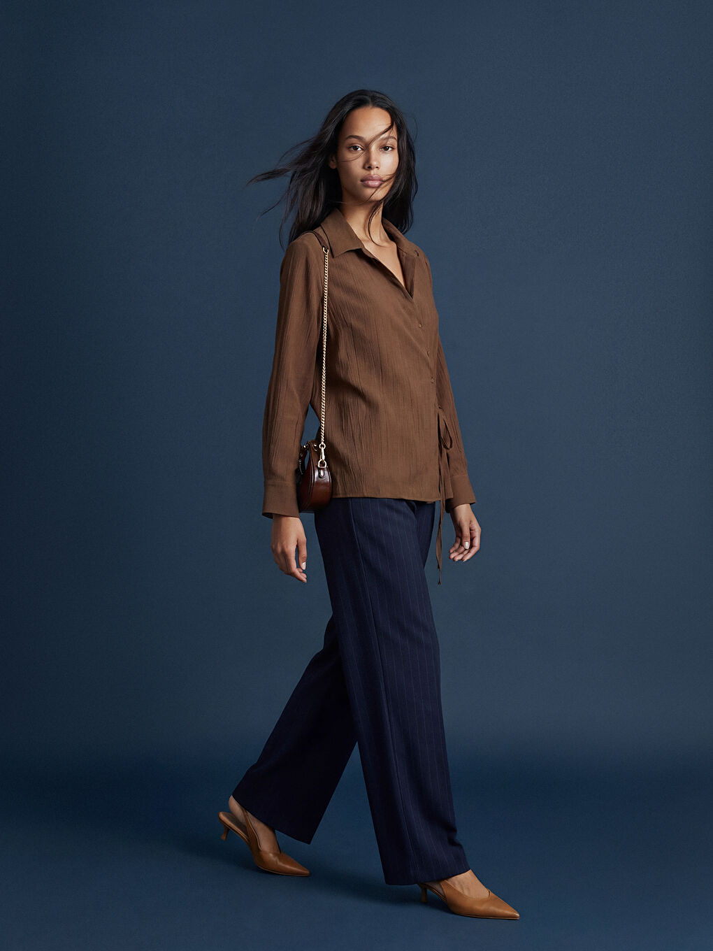 Жіноча сорочка з текстурованим зав'язкою.-1