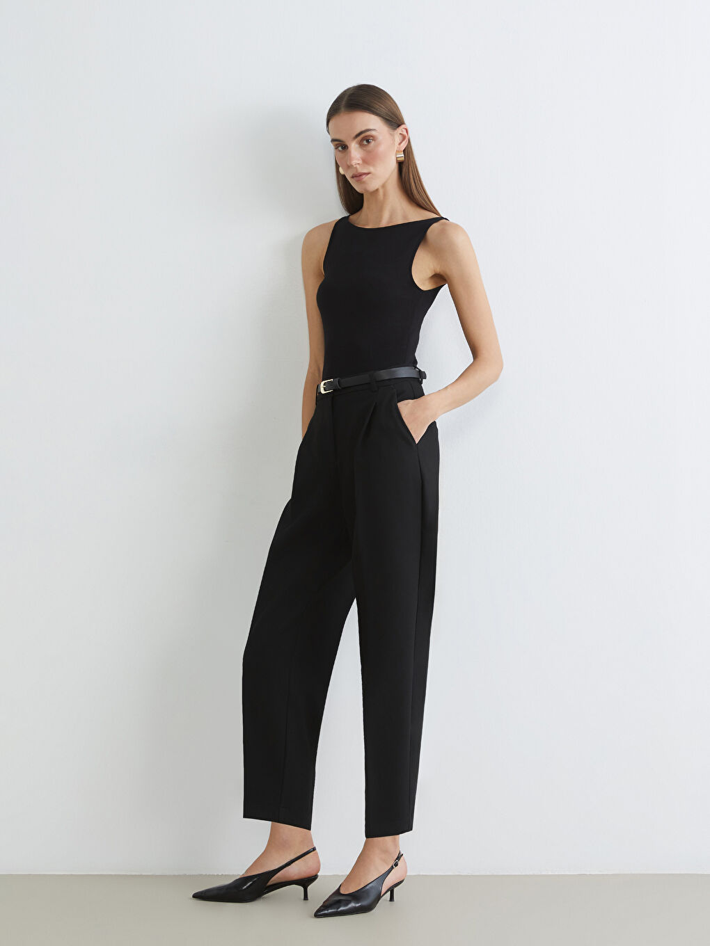 Siyah Beli Kemerli Pileli Kadın Cigarette Pantolon