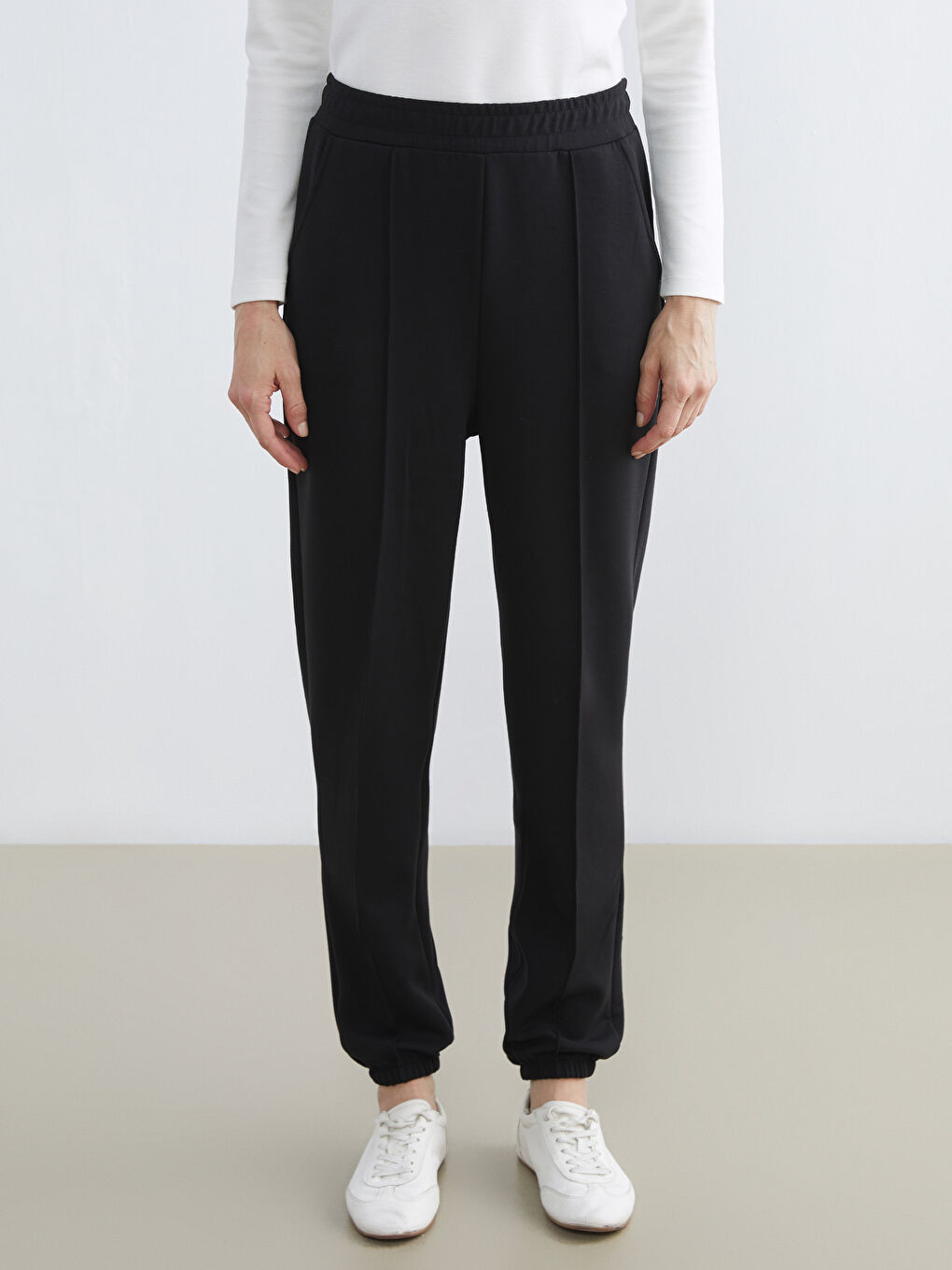 Siyah Beli Lastikli Soft Touch Kadın Jogger Eşofman Altı-1