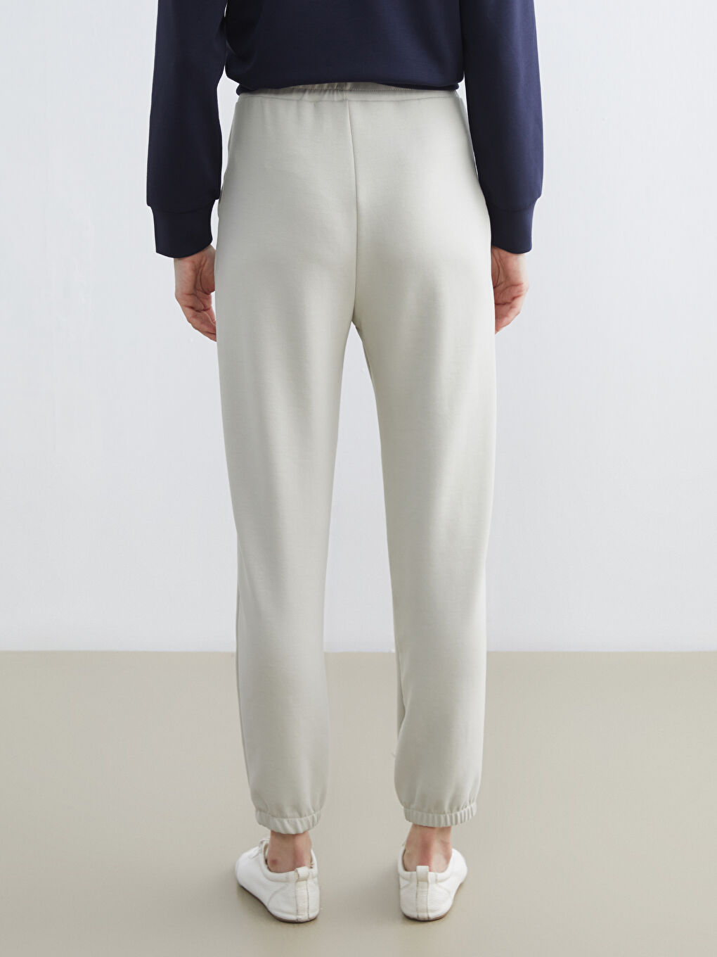 Gri Beli Lastikli Soft Touch Kadın Jogger Eşofman Altı-3