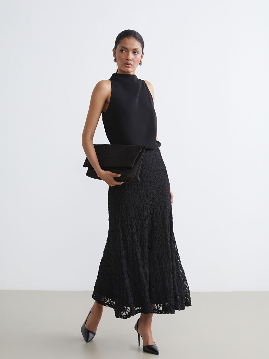 تەنورە ڕه‌ش ژن