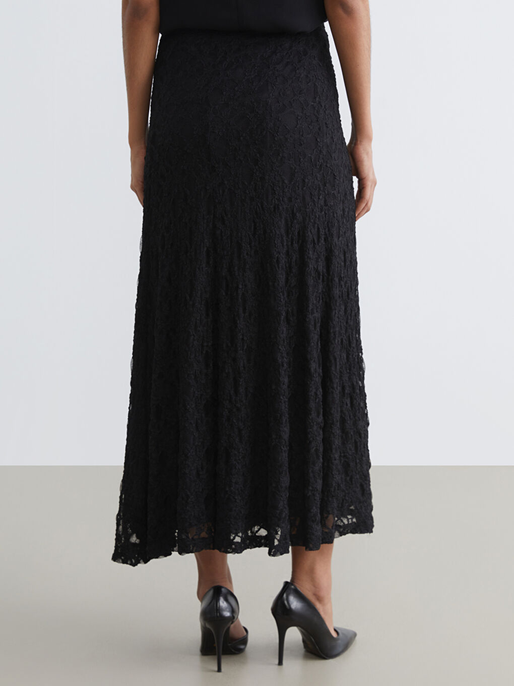 تەنورە ڕه‌ش ژن-3