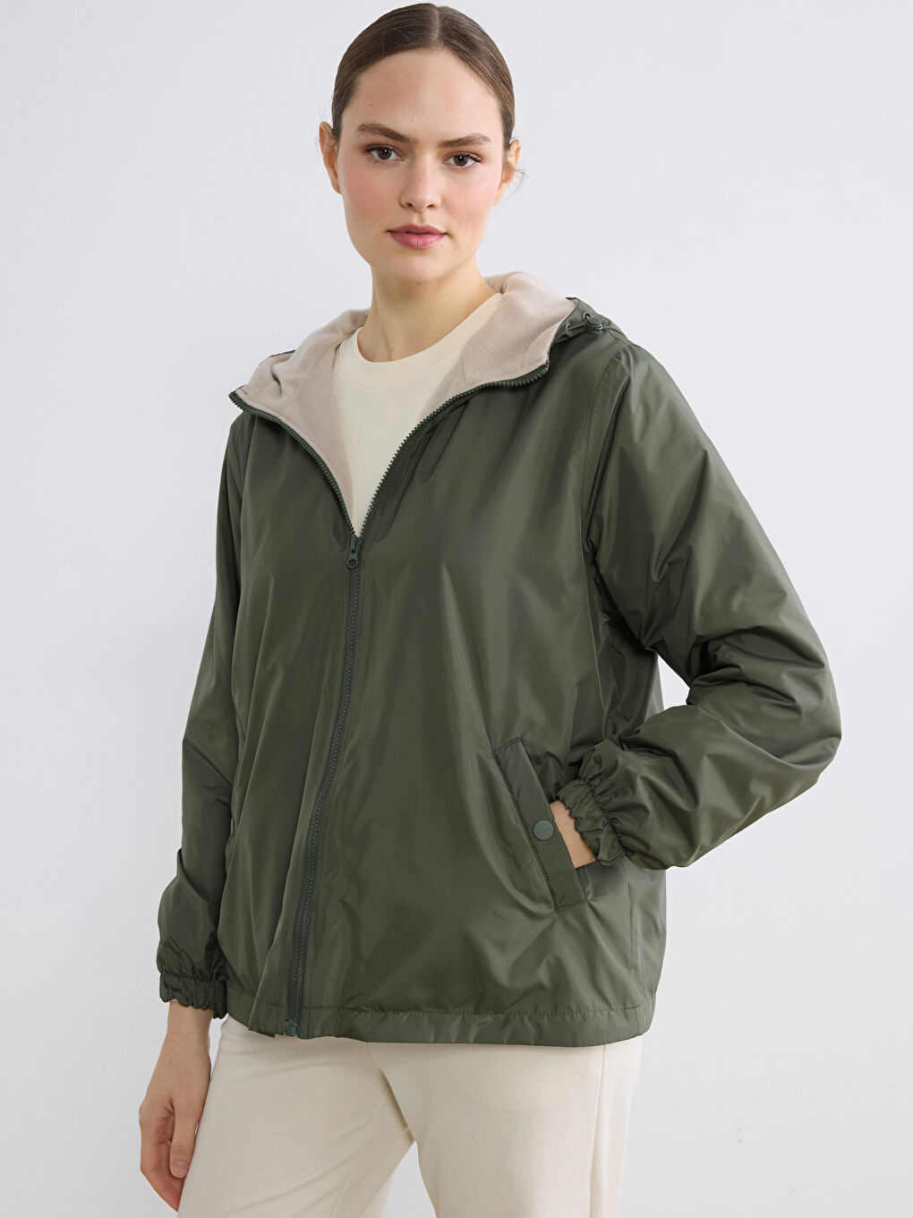 Haki Kapüşonlu Kadın Yağmurluk