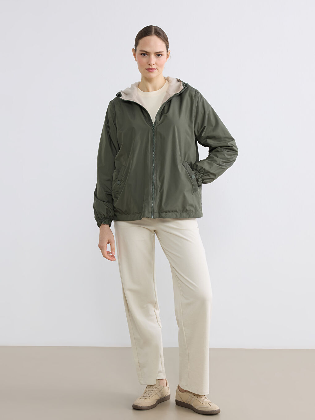 Haki Kapüşonlu Kadın Yağmurluk-2