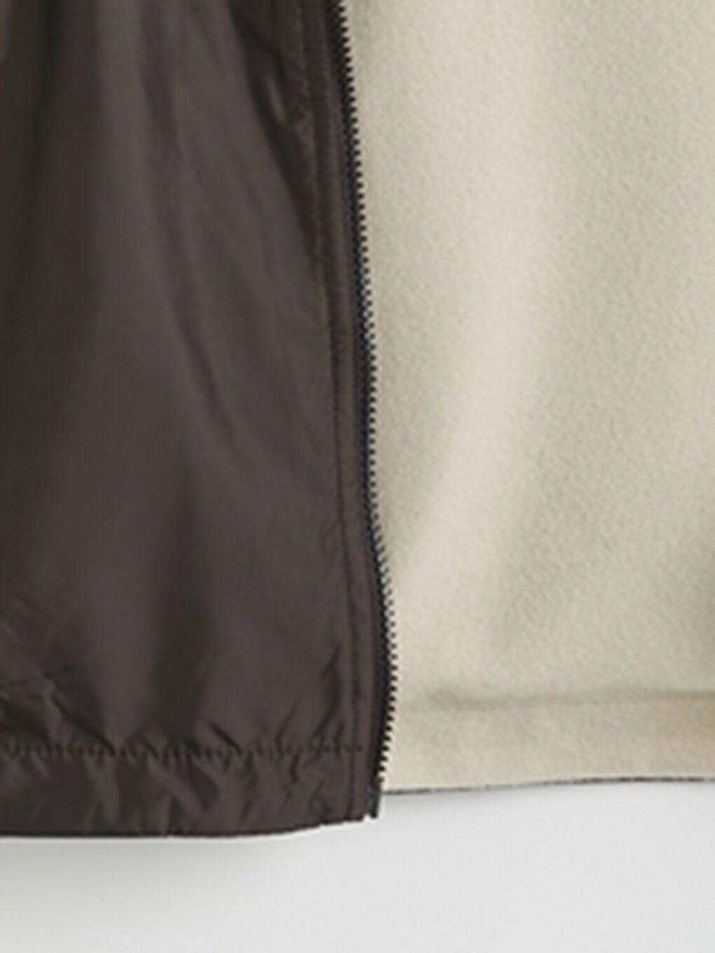 Kahverengi Kapüşonlu Kadın Yağmurluk-7