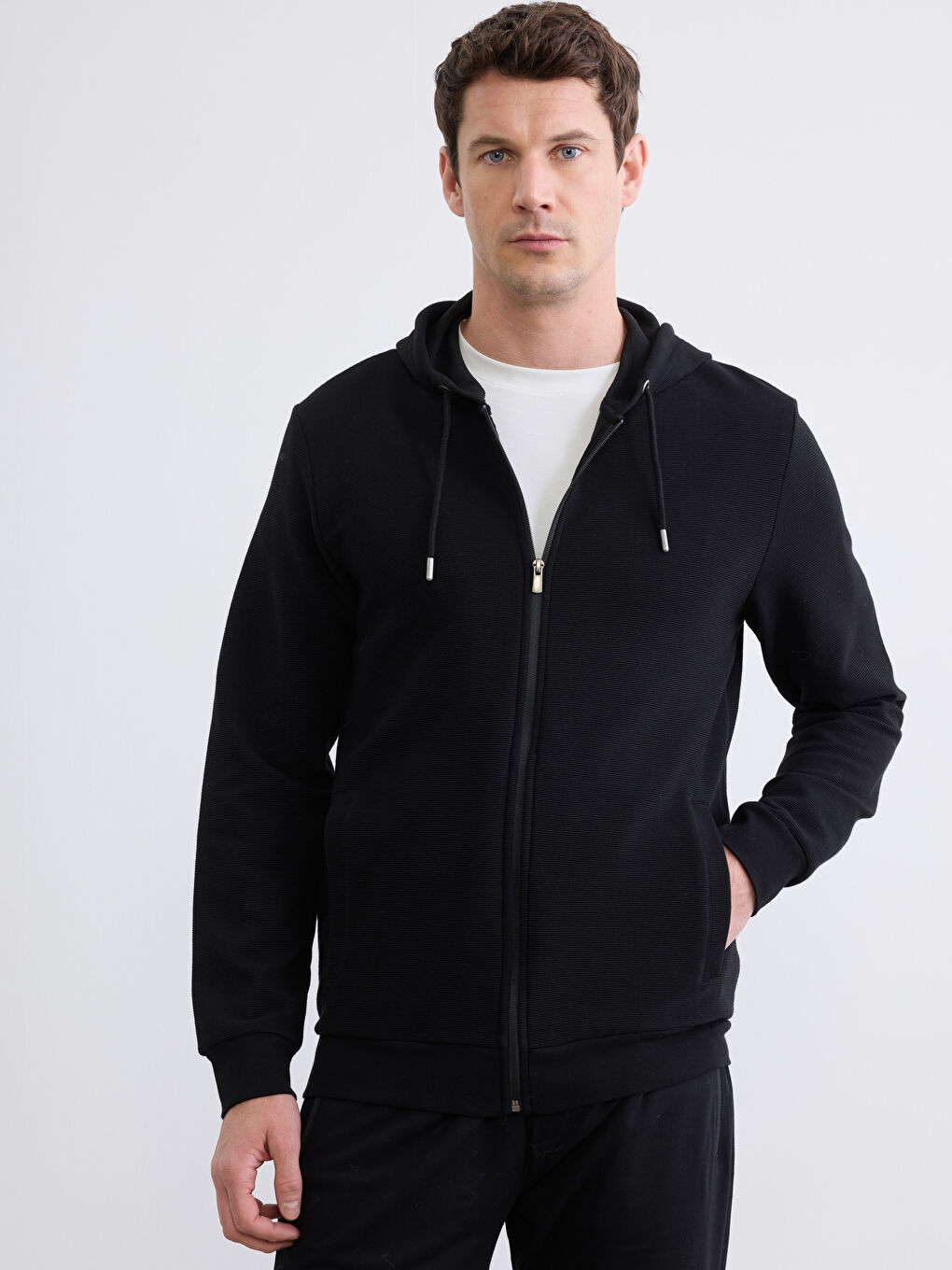 Siyah Kapüşonlu Erkek Fermuarlı Sweatshirt