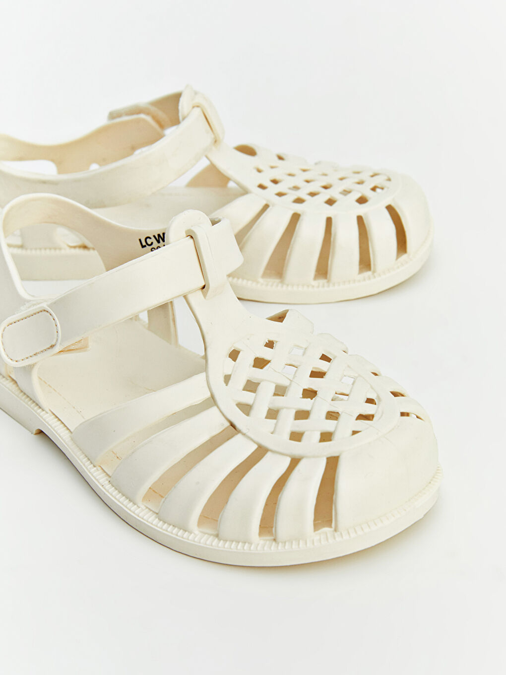 Bej Cırt Cırtlı Kız Bebek Sandalet-1