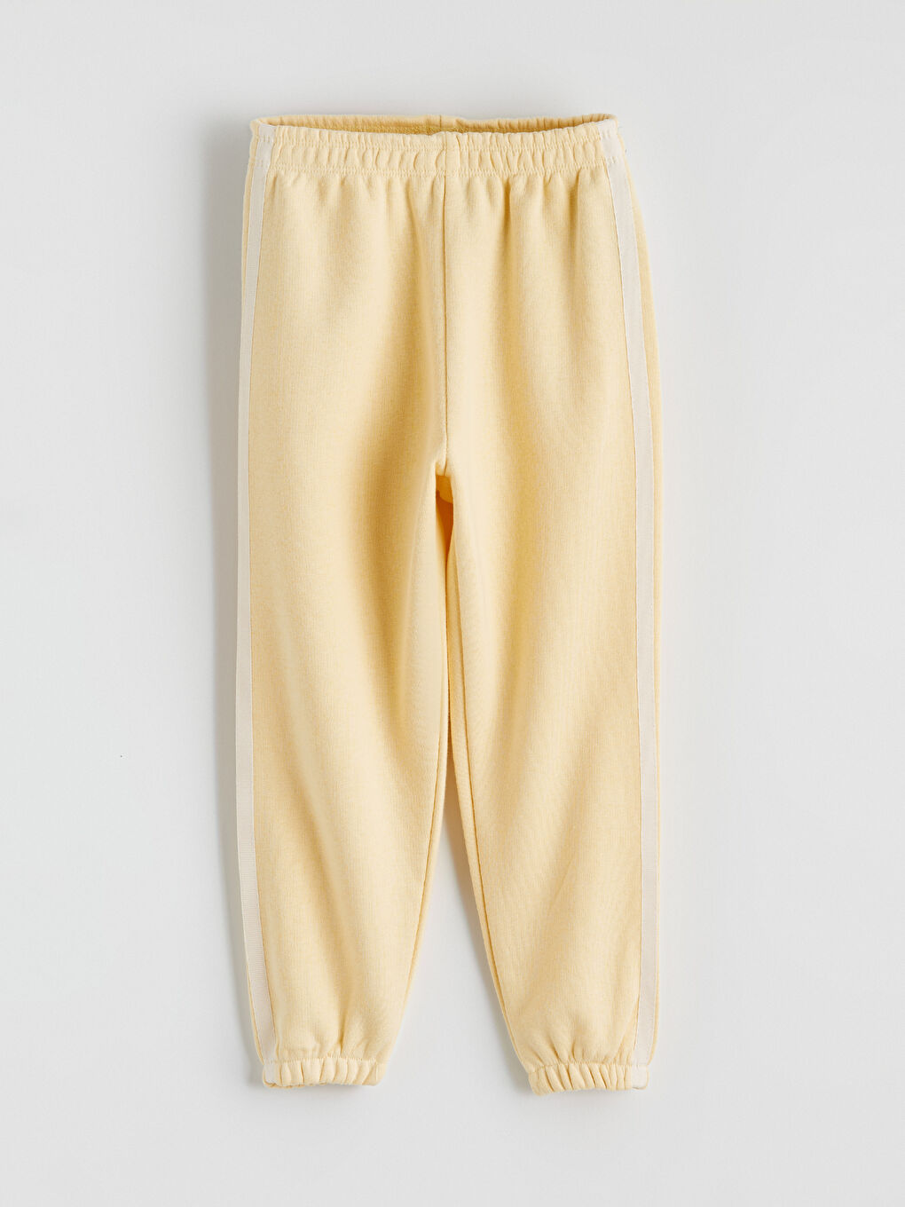 Sarı Kapüşonlu Nakışlı Kız Çocuk Eşofman Takımı-4