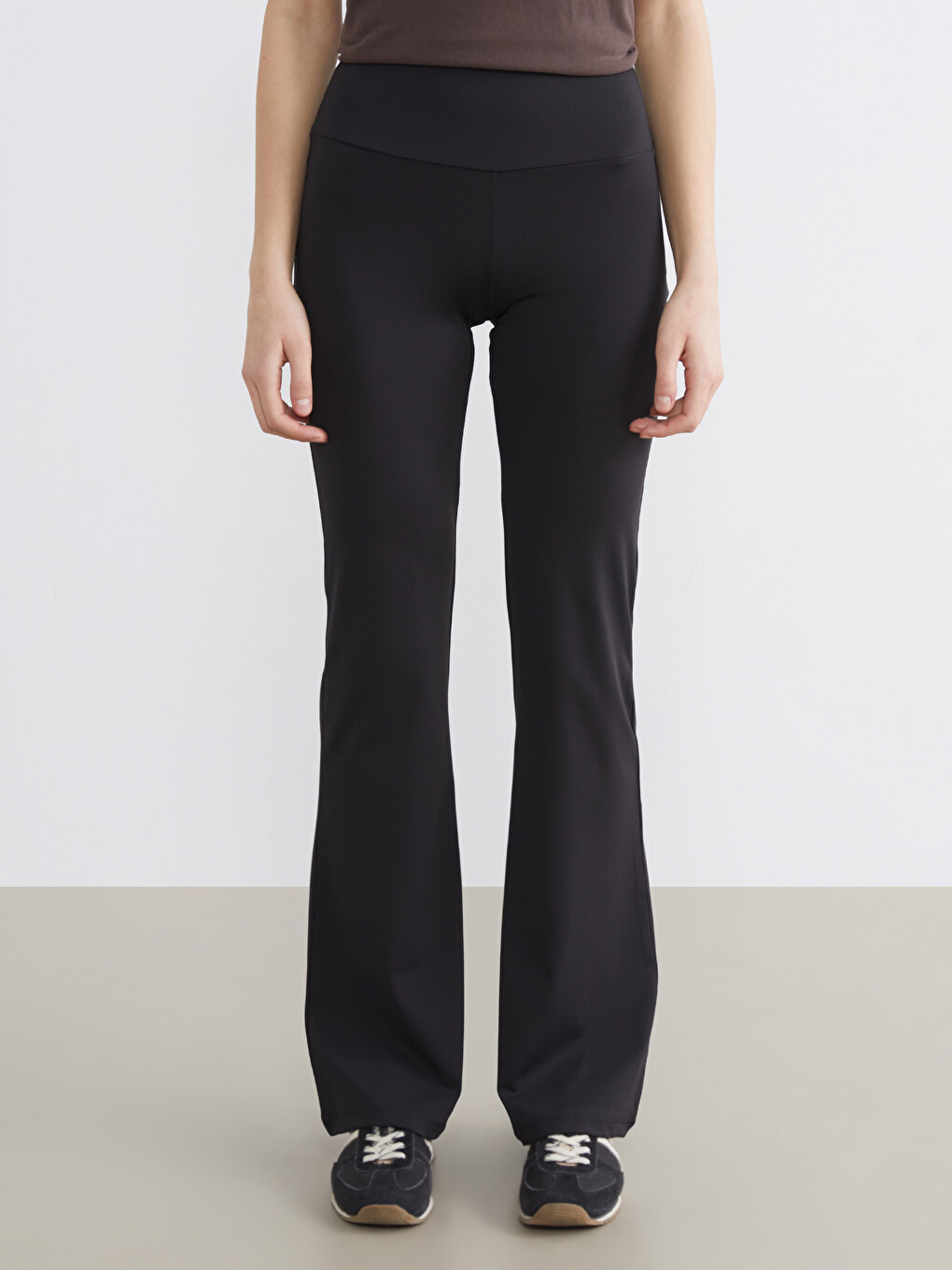 Woman Black Sports Leggings-1