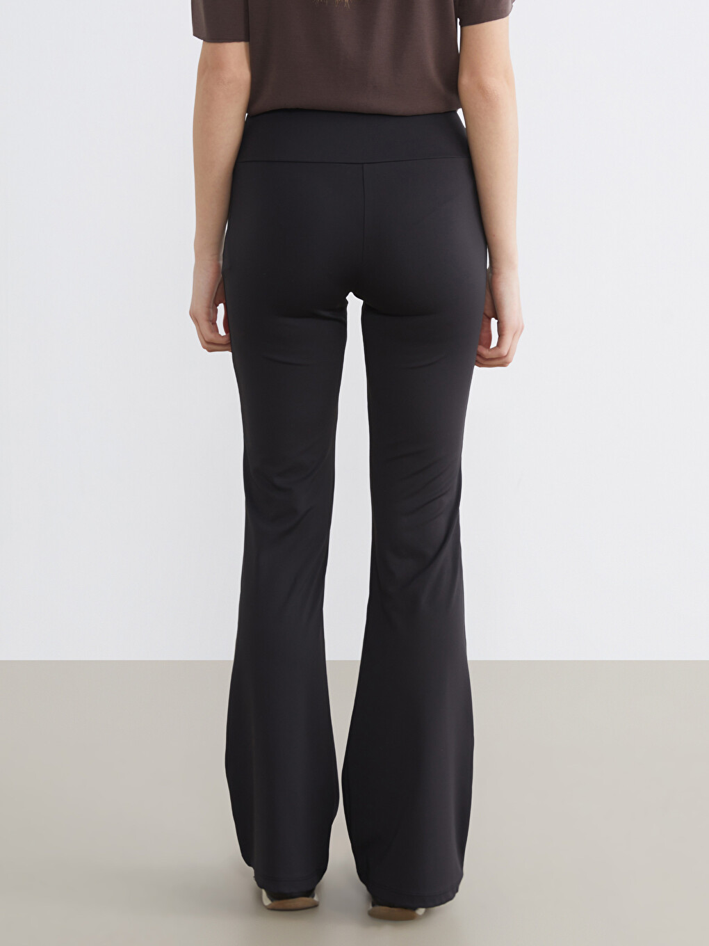 Woman Black Sports Leggings-3