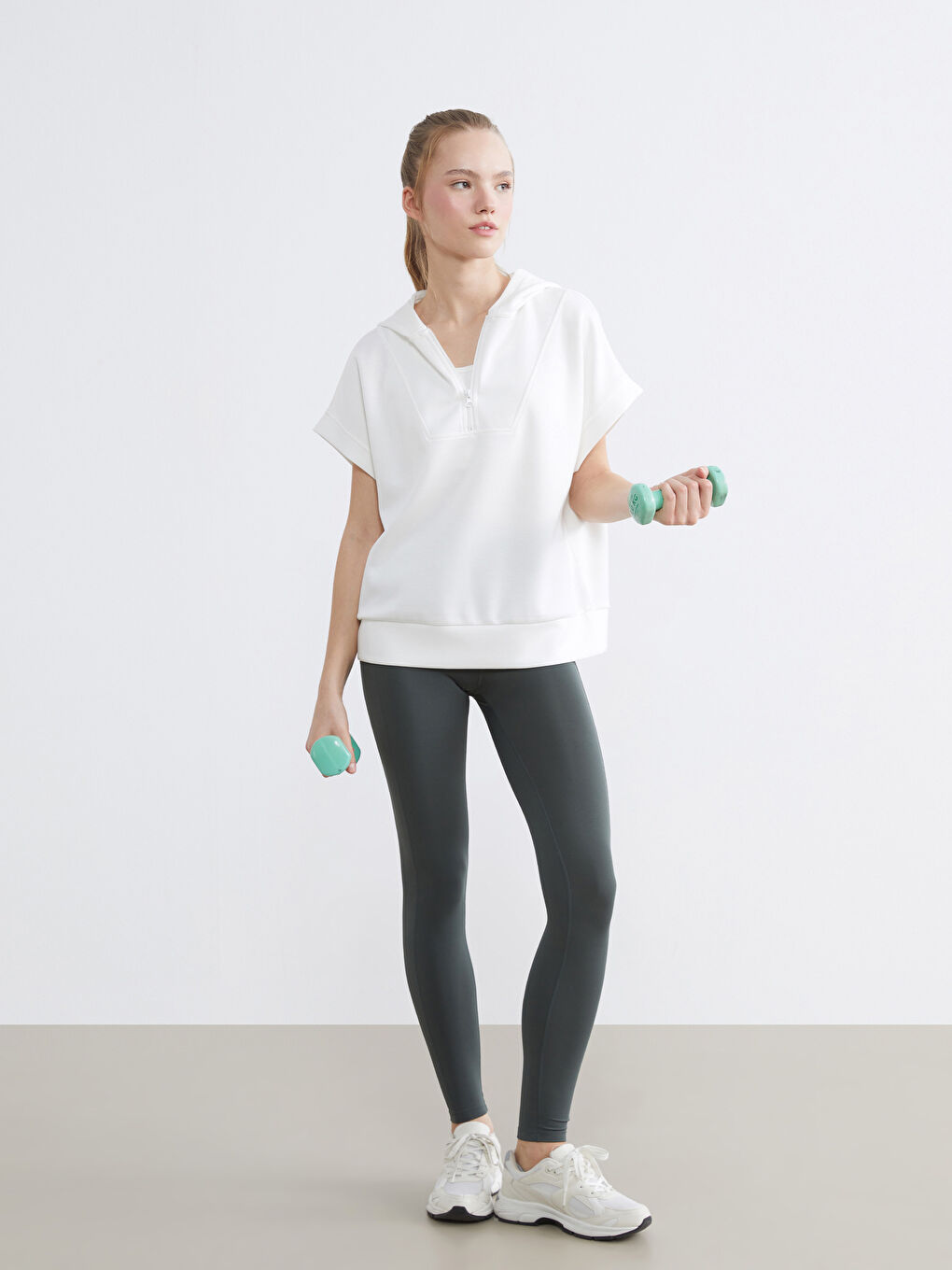 Woman GREEN Sports Leggings