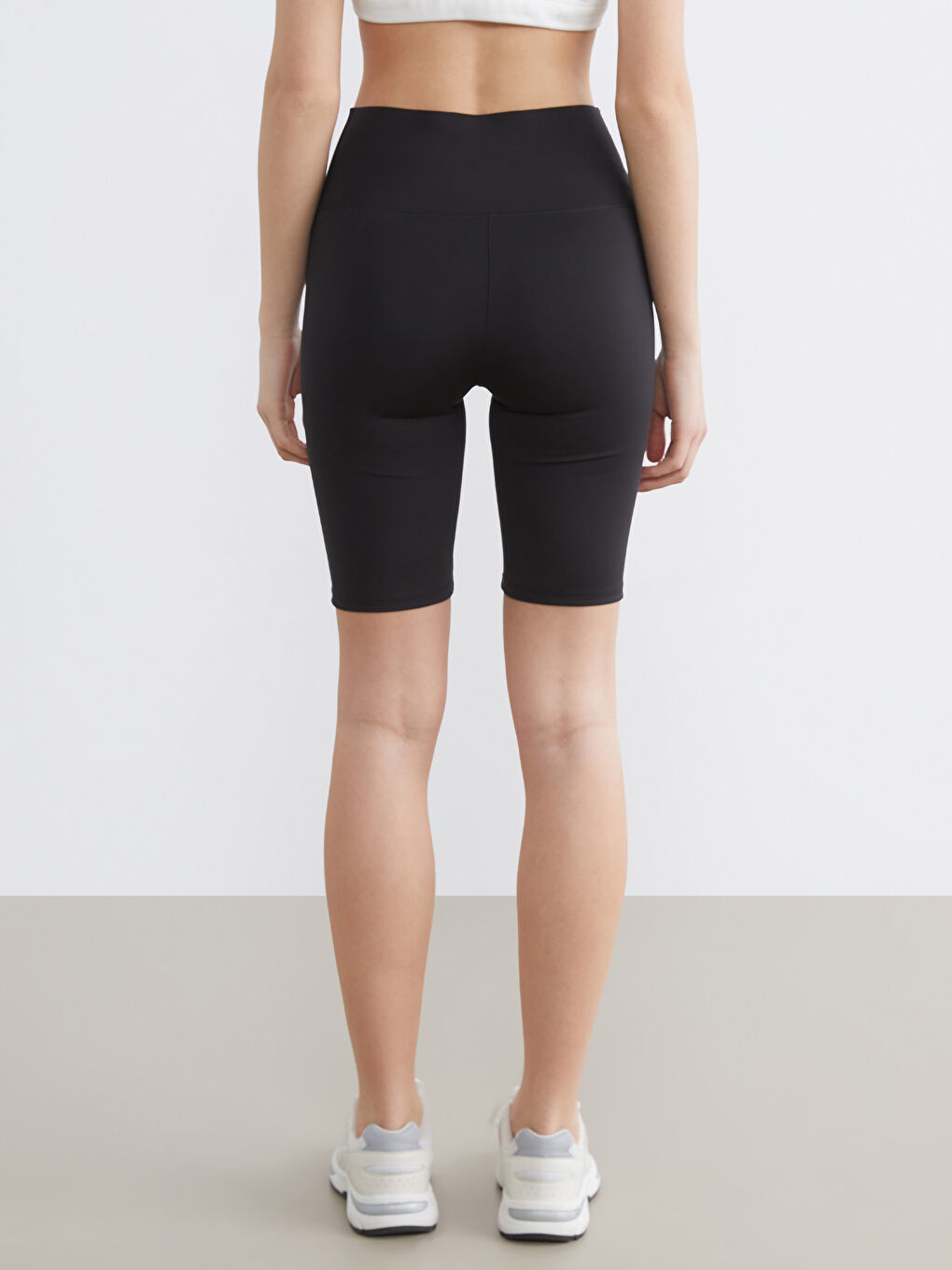 Woman BLACK Sports Leggings-1