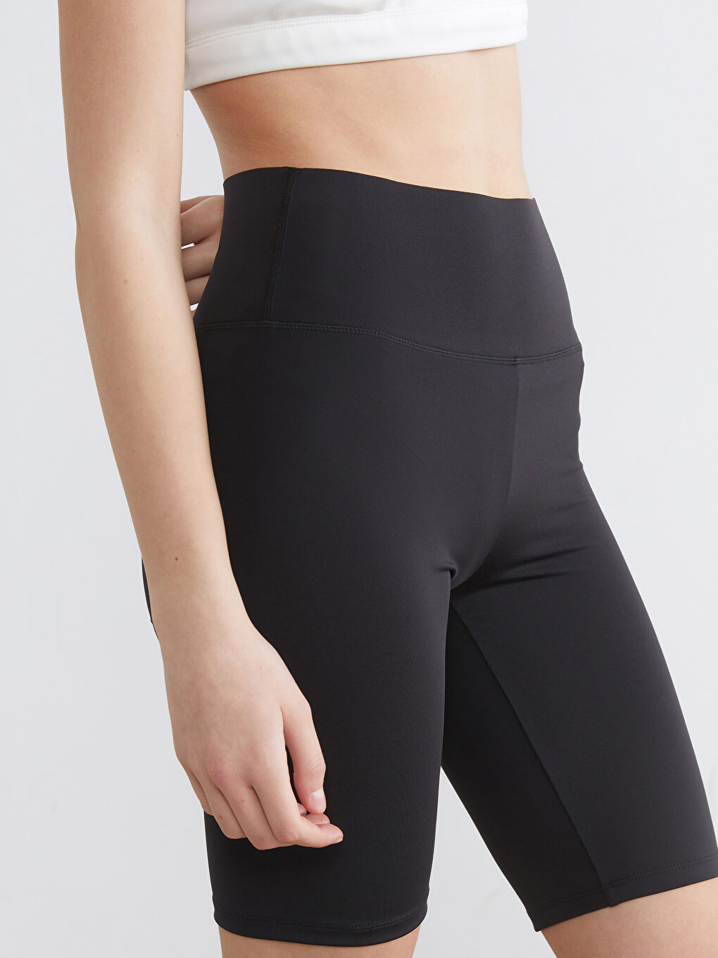 Woman BLACK Sports Leggings-2