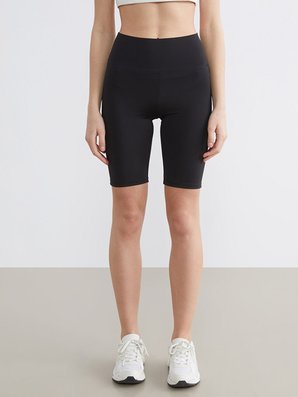 Woman BLACK Sports Leggings-3