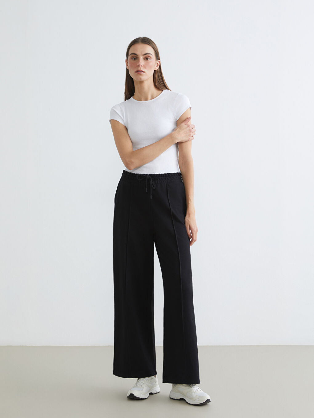 Siyah Beli Lastikli Geniş Paça Kadın Eşofman Altı