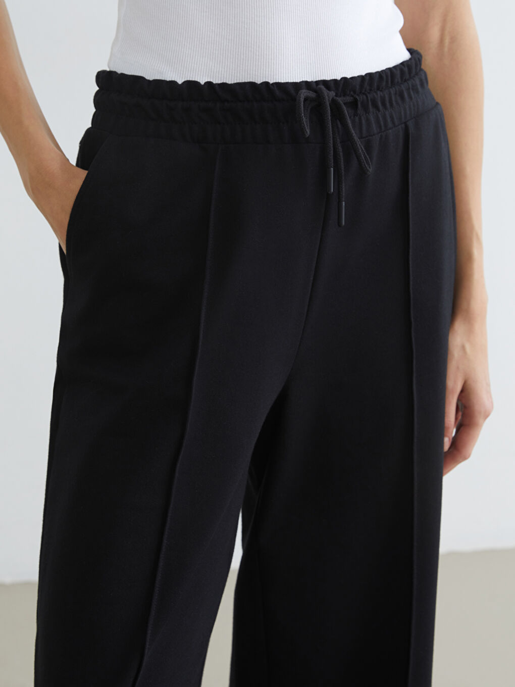 Siyah Beli Lastikli Geniş Paça Kadın Eşofman Altı-2