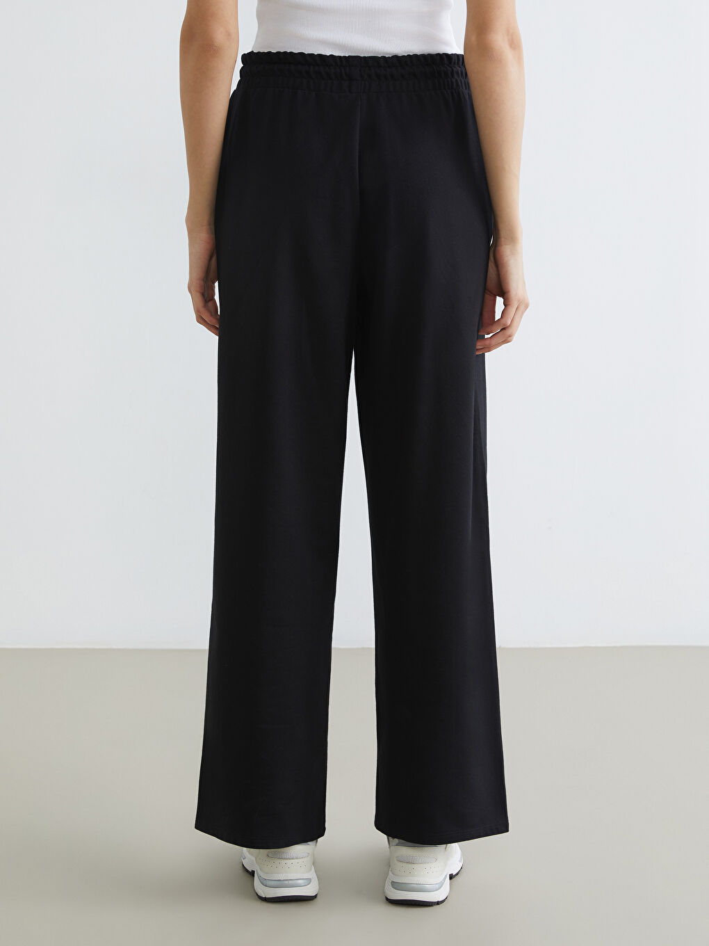 Siyah Beli Lastikli Geniş Paça Kadın Eşofman Altı-3