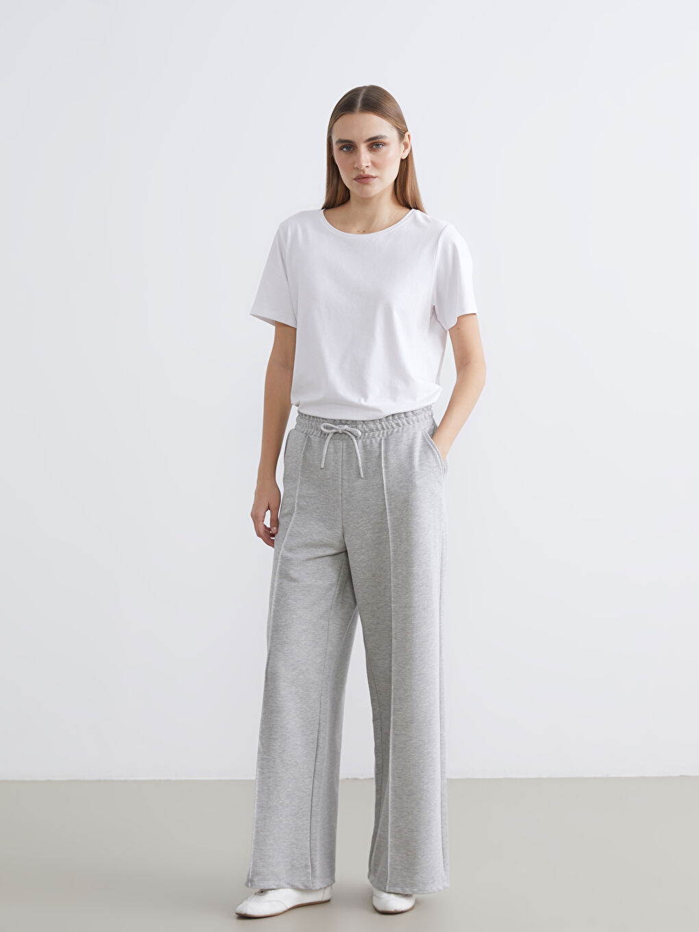 Gri Beli Lastikli Geniş Paça Kadın Eşofman Altı	