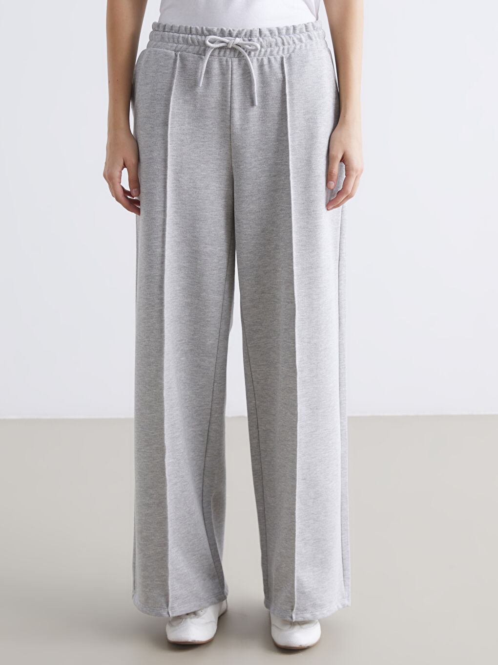 Gri Beli Lastikli Geniş Paça Kadın Eşofman Altı	-1