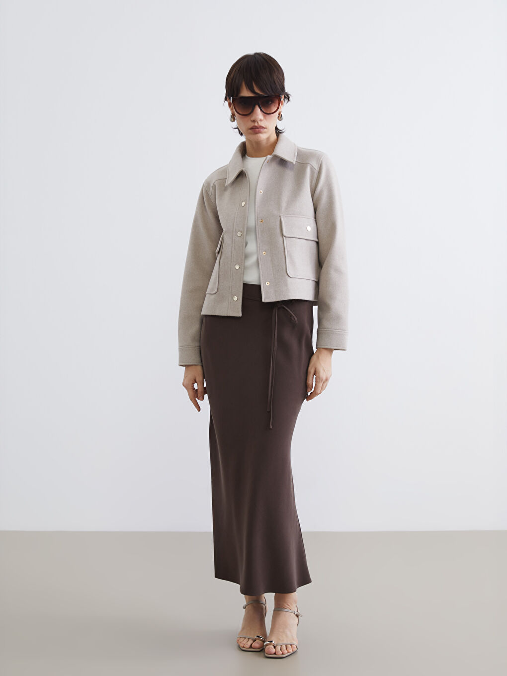 Ženski vuneni kaput sa kragnom na košulju-1