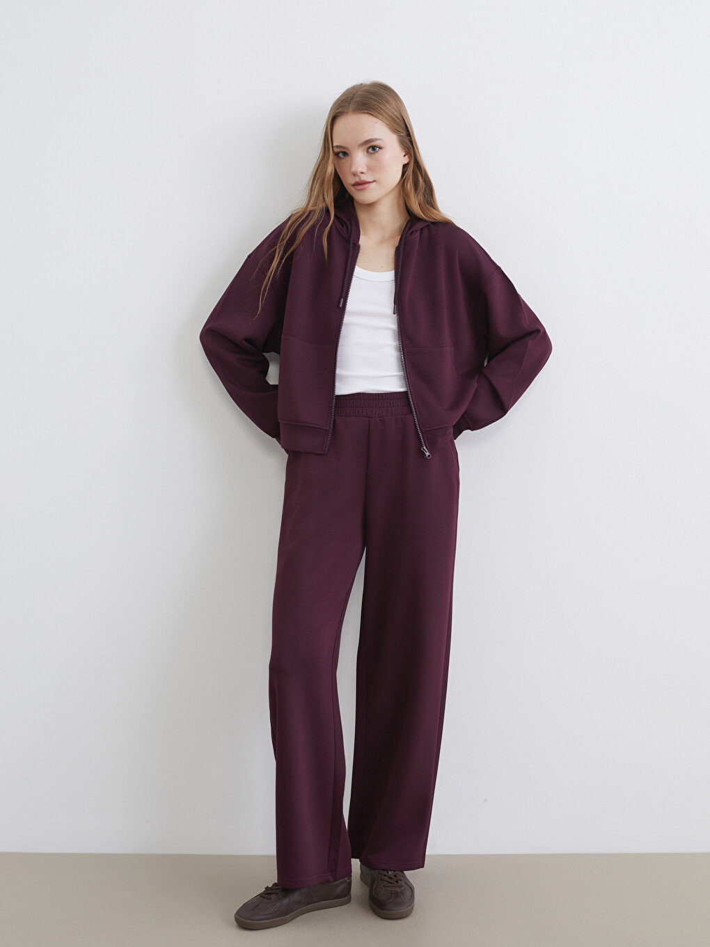 Woman Plum Sweatpants