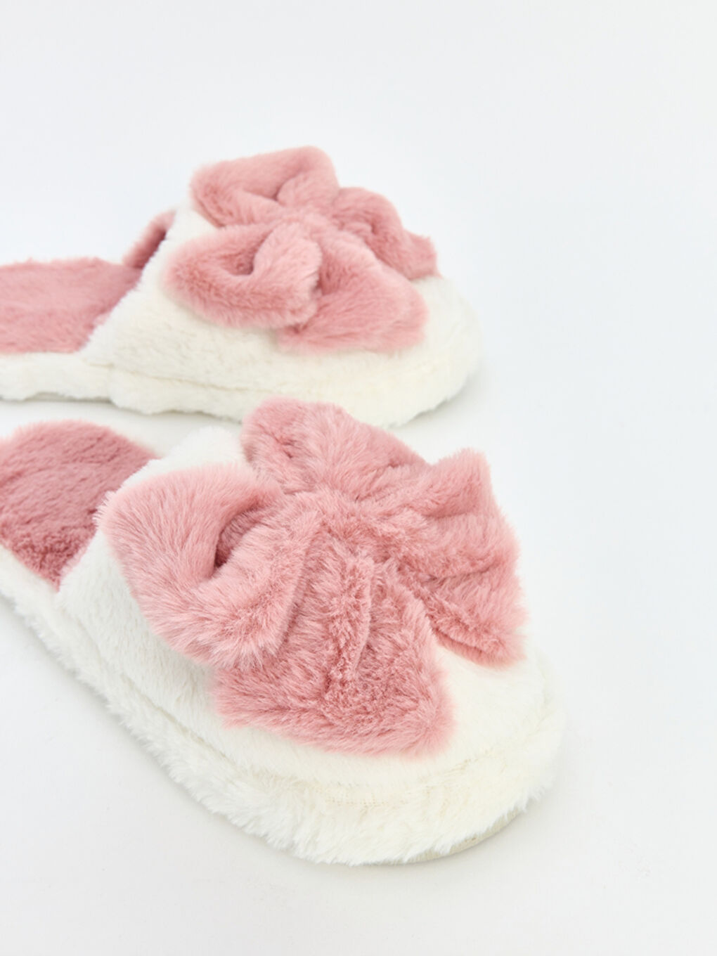 Beyaz Fiyonk Figürlü Kadın Pelüş Ev Terliği-3