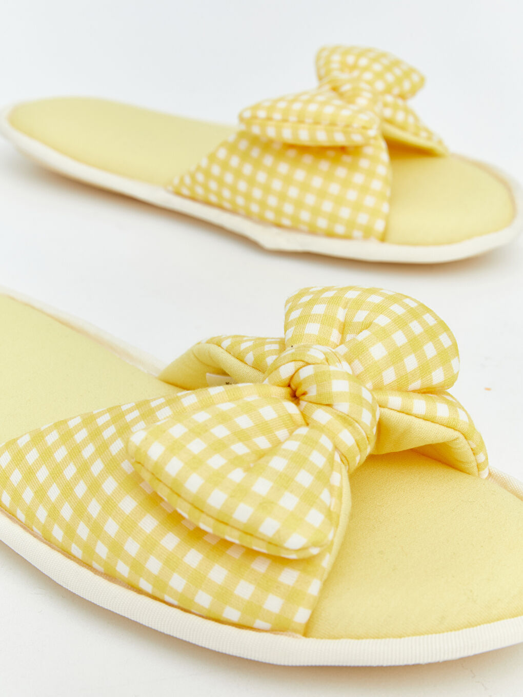 Sarı Fiyonk Detaylı Kadın Ev Terliği-5