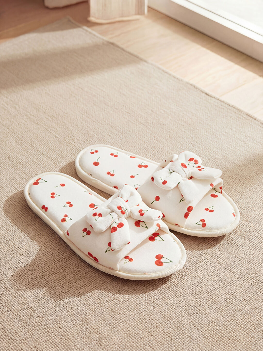 Ekru Fiyonk Detaylı Kadın Ev Terliği