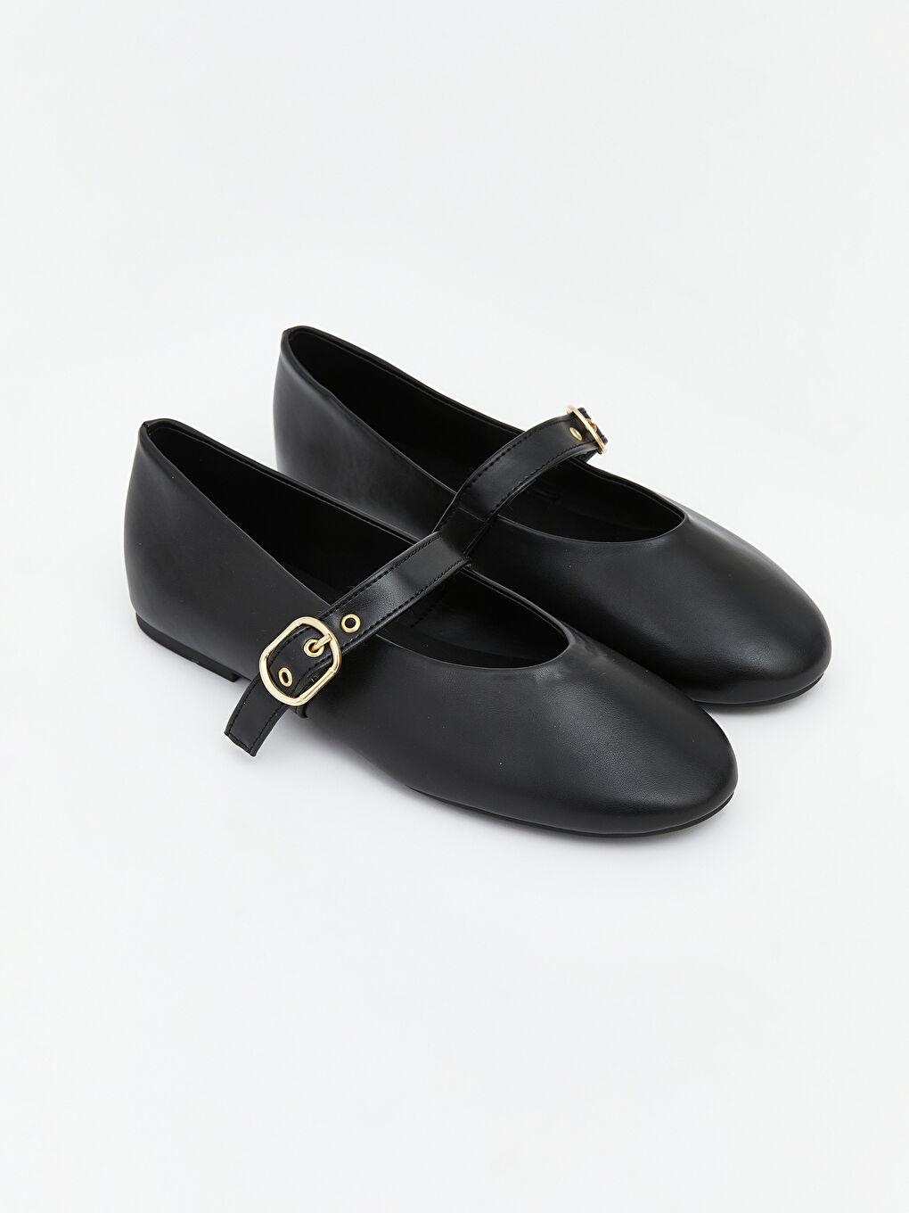 Siyah Deri Görünümlü Kadın Babet 