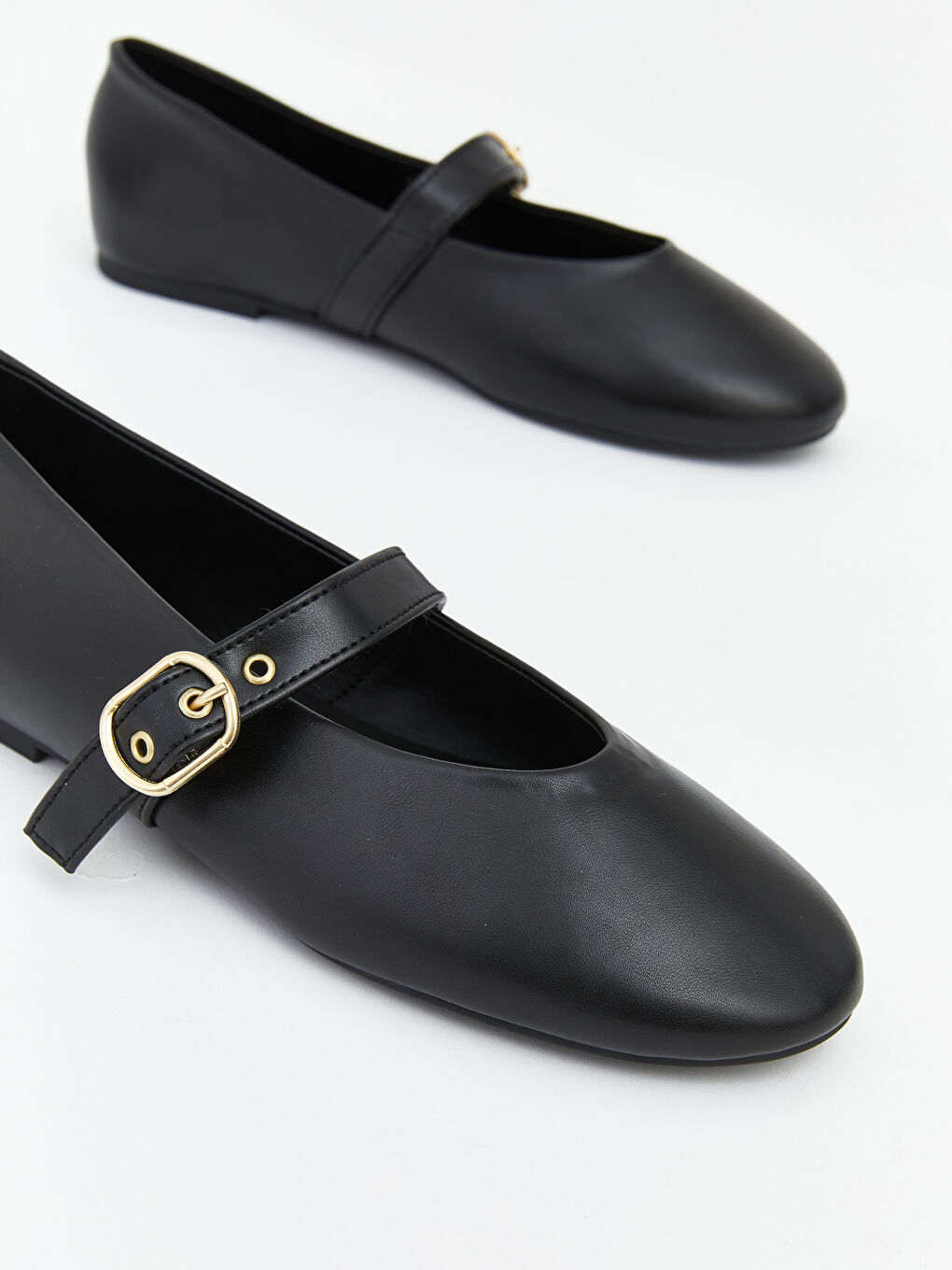 Siyah Deri Görünümlü Kadın Babet -2