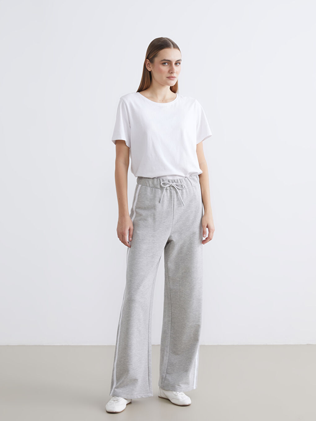 Gri Beli Lastikli Geniş Paça Kadın Eşofman Altı	