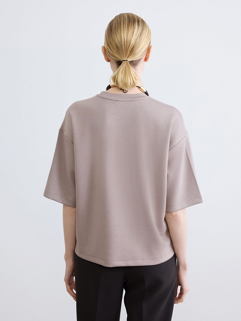 Kahverengi Bisiklet Yaka Oversize Kadın Tişört-3
