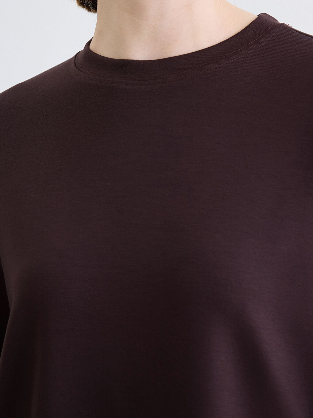 Kahverengi Bisiklet Yaka Oversize Kadın Tişört-2