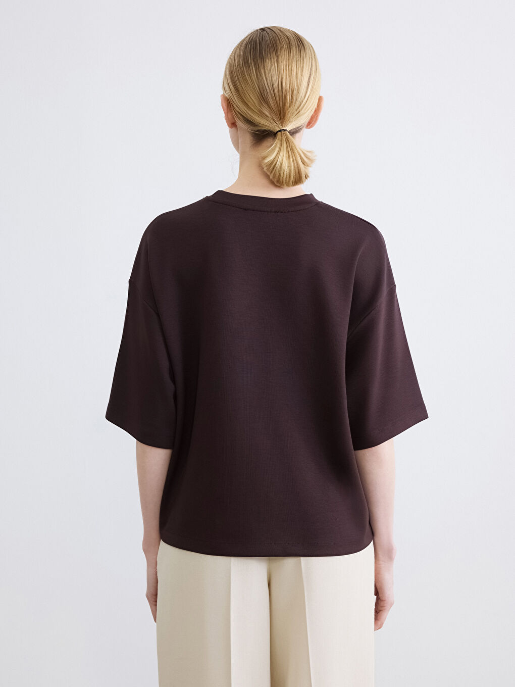 Kahverengi Bisiklet Yaka Oversize Kadın Tişört-3