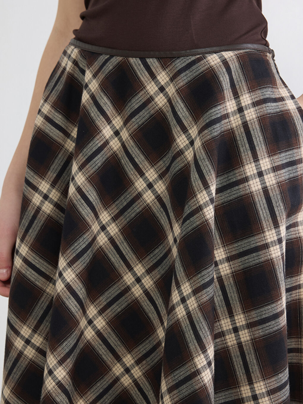 Plaid A-Line Skirt with a Zippered Waist-3