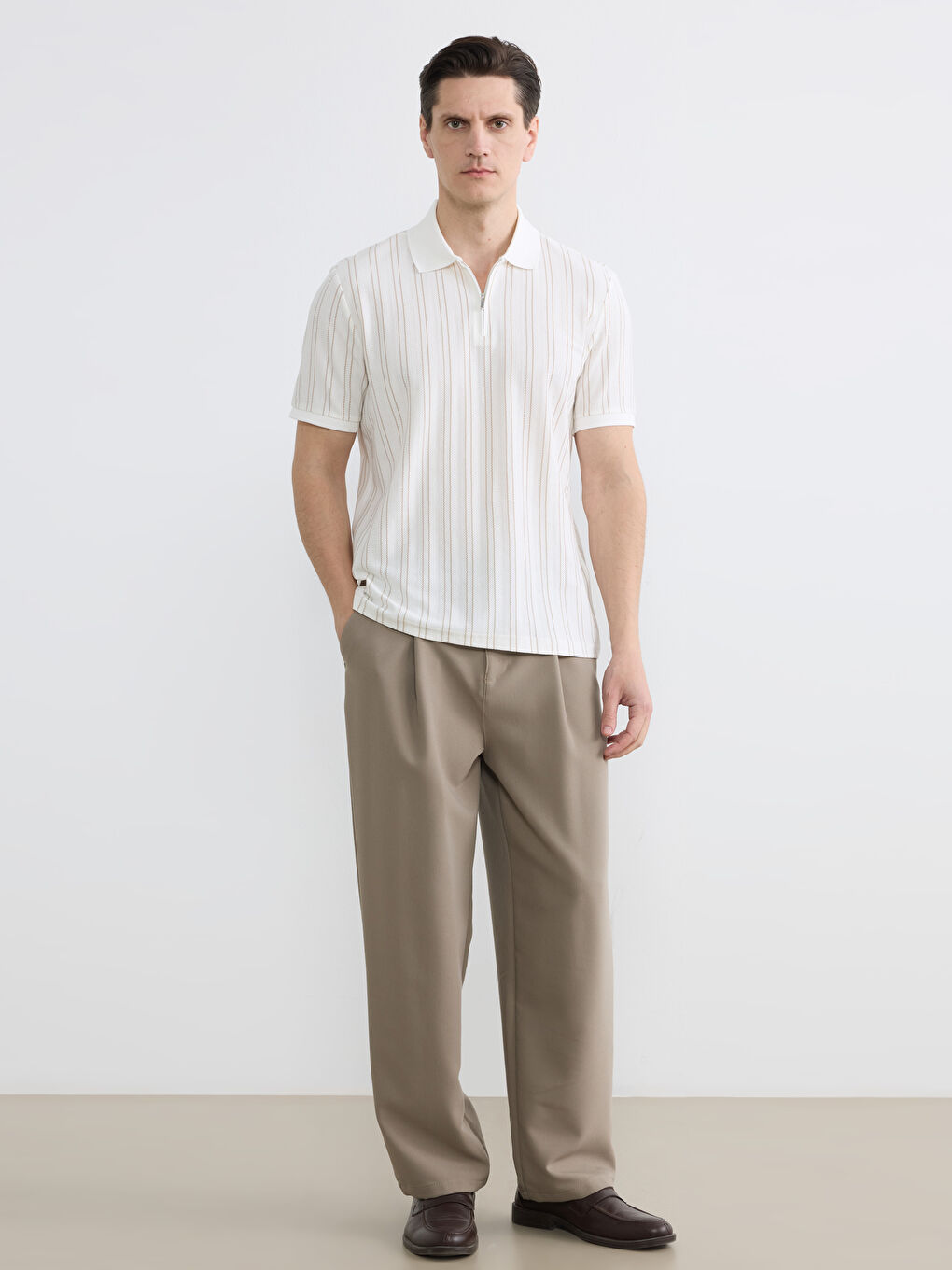 Ekru Polo Yaka Çizgili Erkek Tişört		
-1