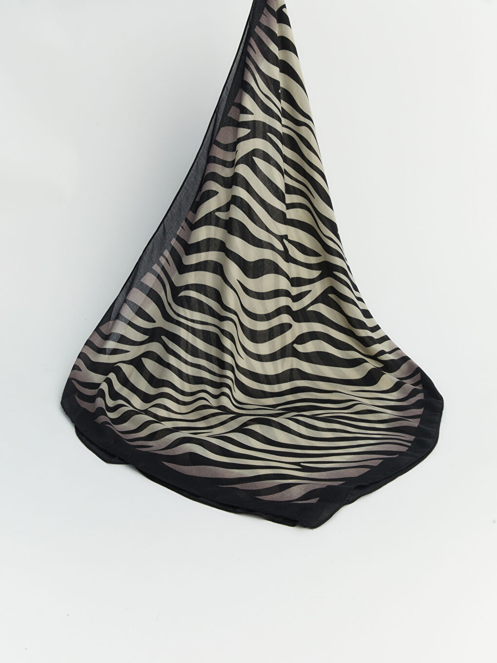 وشاح نسائي بنمط الحمار الوحشي