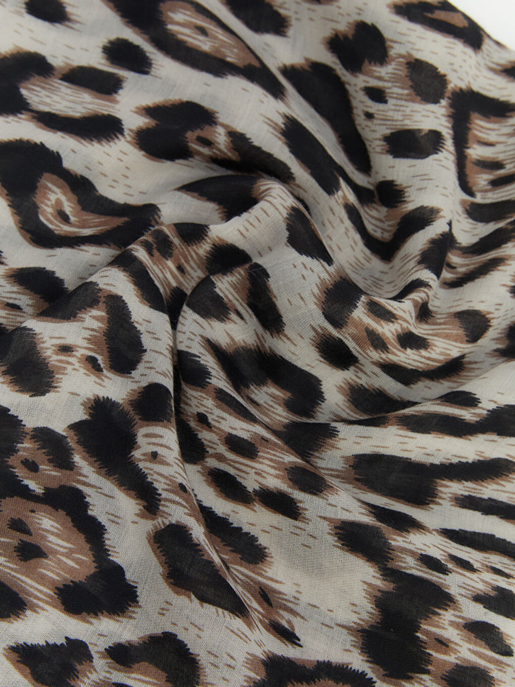 ئیسکەرفی ژنانه‌ی نەخشدار بە شێوەی لێۆپارد-2