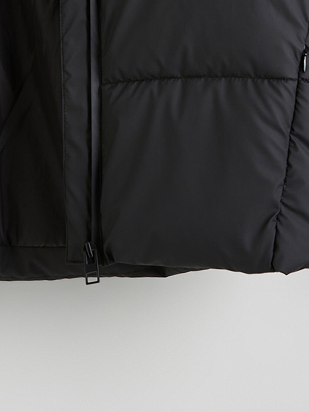 Siyah Kapüşonlu Kadın Şişme Mont-6