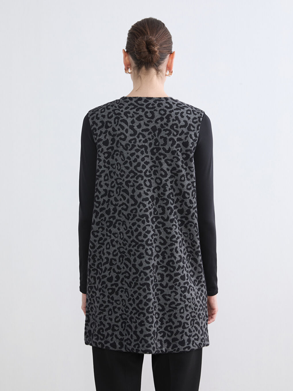 Leopard Print Crew Neck Vest-3