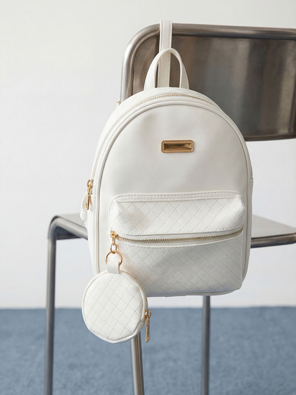 Beyaz Suni Deri Görünümlü Kız Çocuk Sırt Çantası