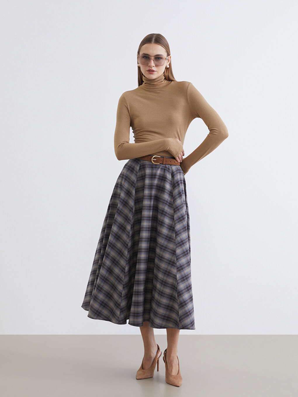 تەنورە قاوه‌یی ژن-1