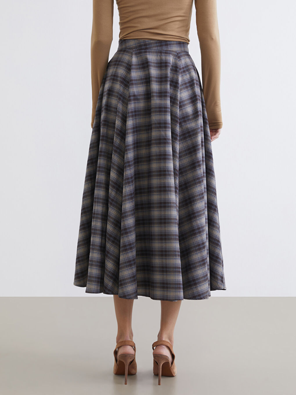 تەنورە قاوه‌یی ژن-4