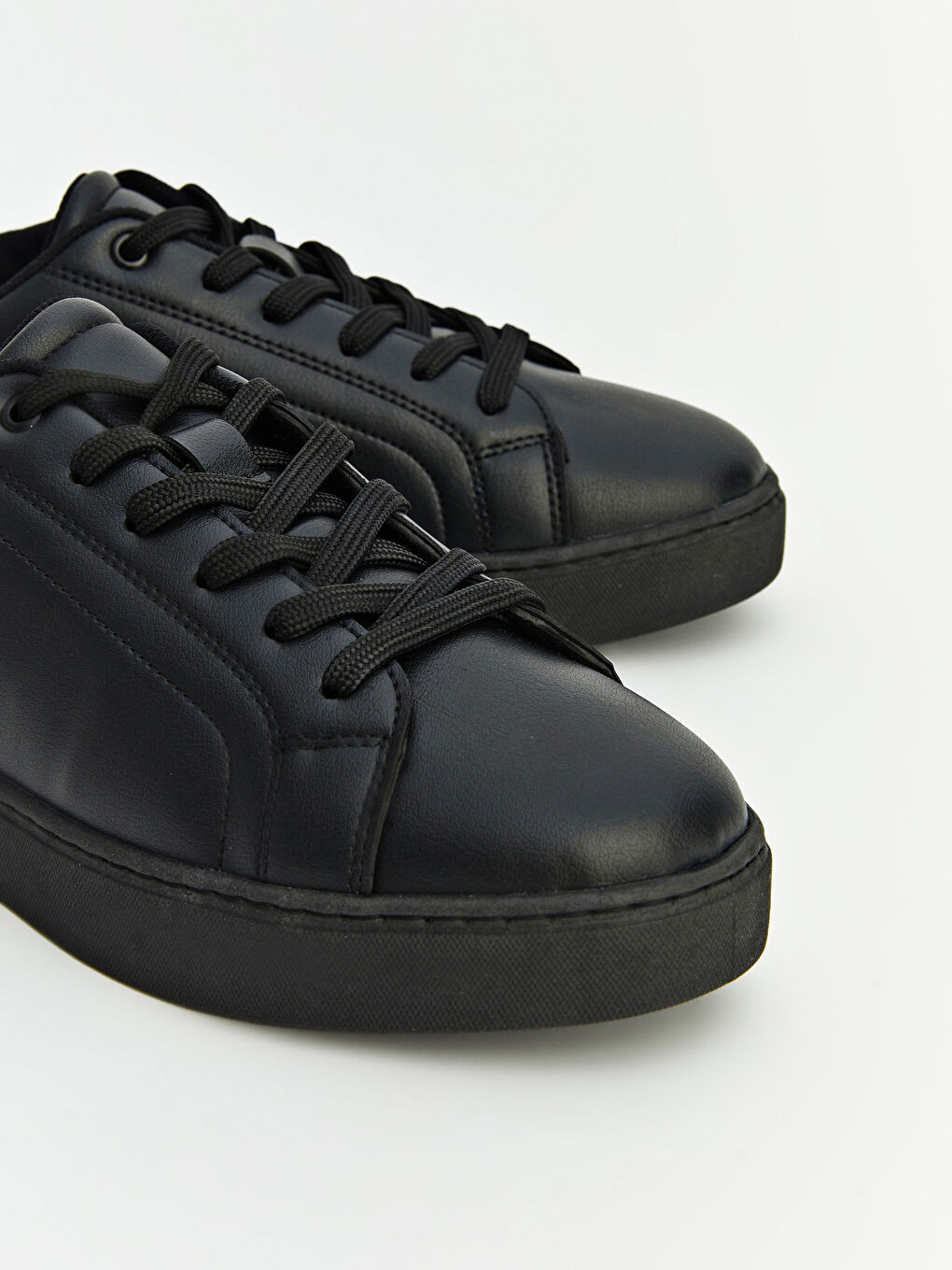 Siyah Deri Görünümlü Erkek Spor Ayakkabı-1