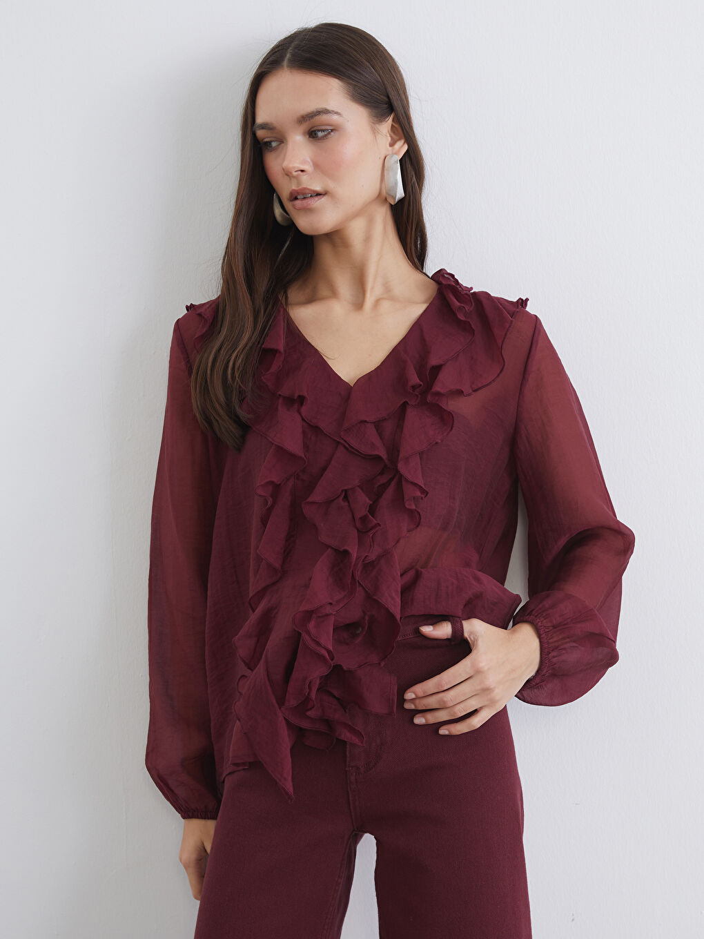 V-ს ფორმის დეკოლტე ტალღებიანი შიფონის ბლუზი