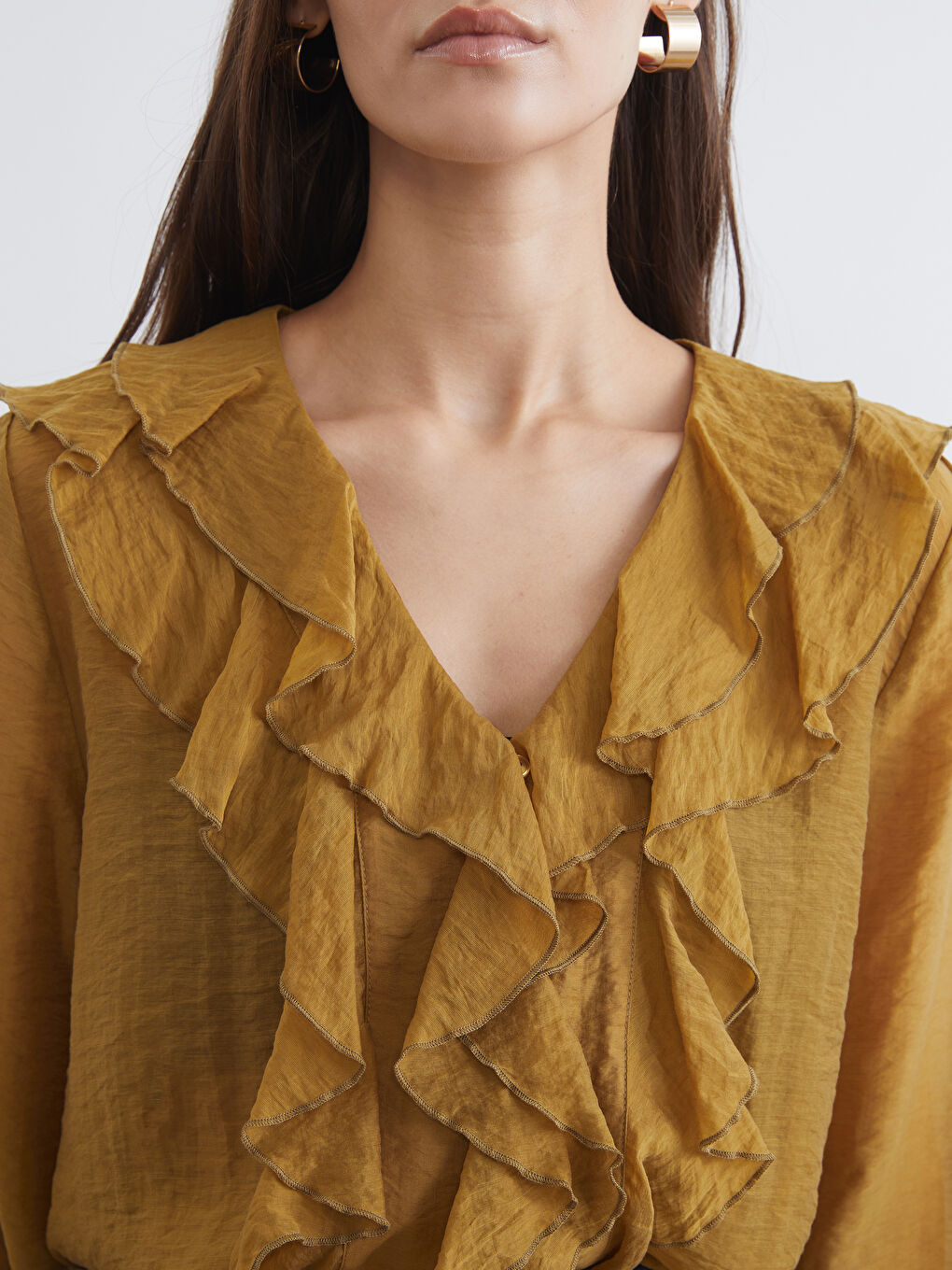 Блузка из шифона с v-образным вырезом и оборками-2